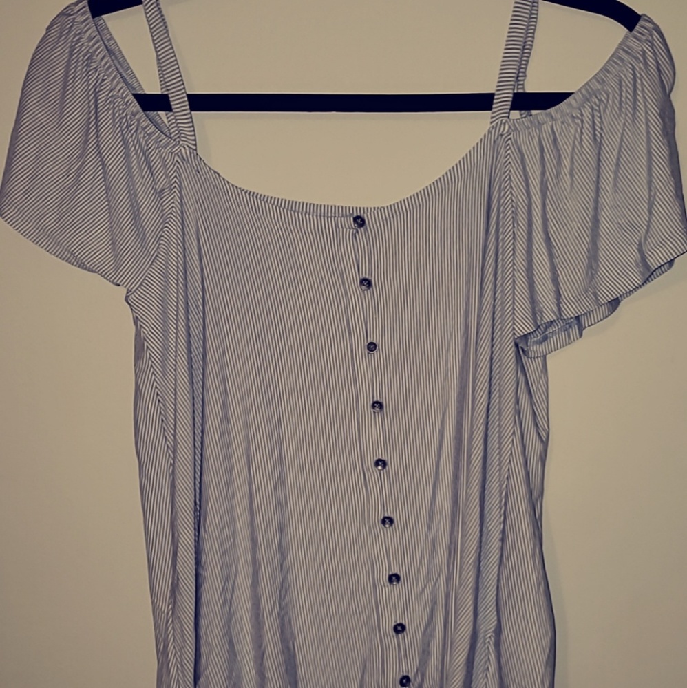 American eagle cold shoulder top